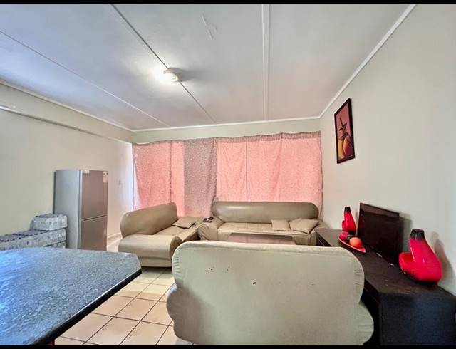 2 BEDROOM APARTMENT FOR SALE IN ARCADIA